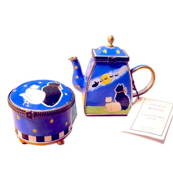 KELVIN CHEN ⭐️stamp dispenser and miniature teapot